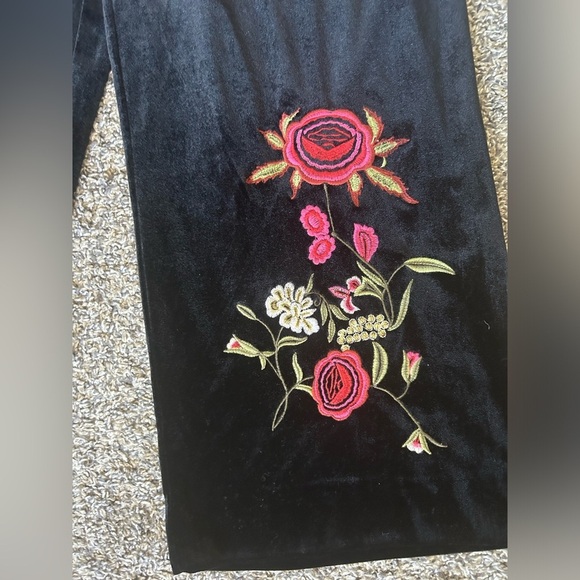 Drew NWT velvet wide leg pull on pants with floral embroidery size small - Picture 3 of 10